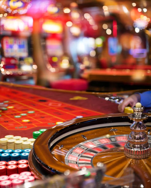 Roulette: visual clarity and transparent draws Roulette wheel spinning in live studio